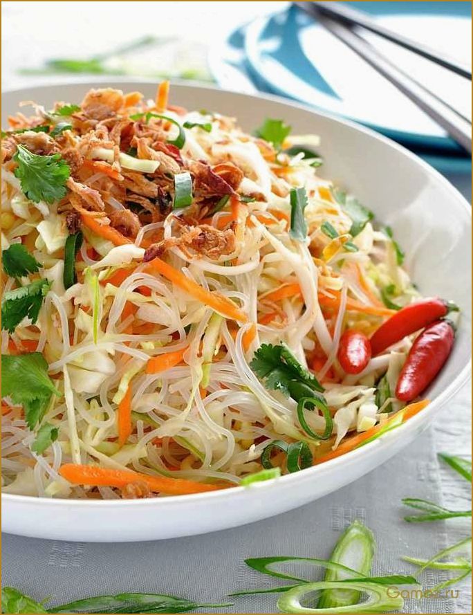 Простой и вкусный рецепт салата к лапше, который покорит вас своим сочетанием свежих овощей и нежной лапши