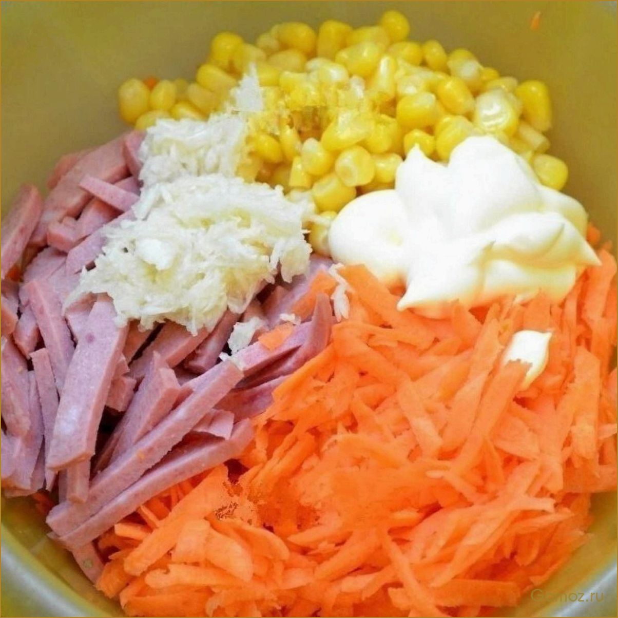 Салат с морковкой и колбасой — простой и вкусный рецепт для всей семьи