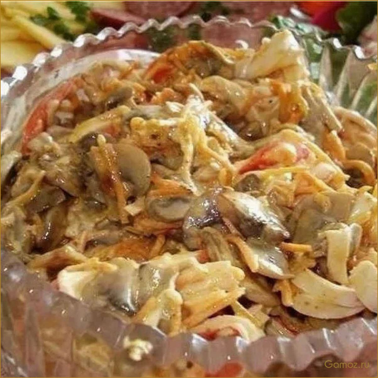 Салат с жареными грибами — рецепт приготовления и полезные свойства