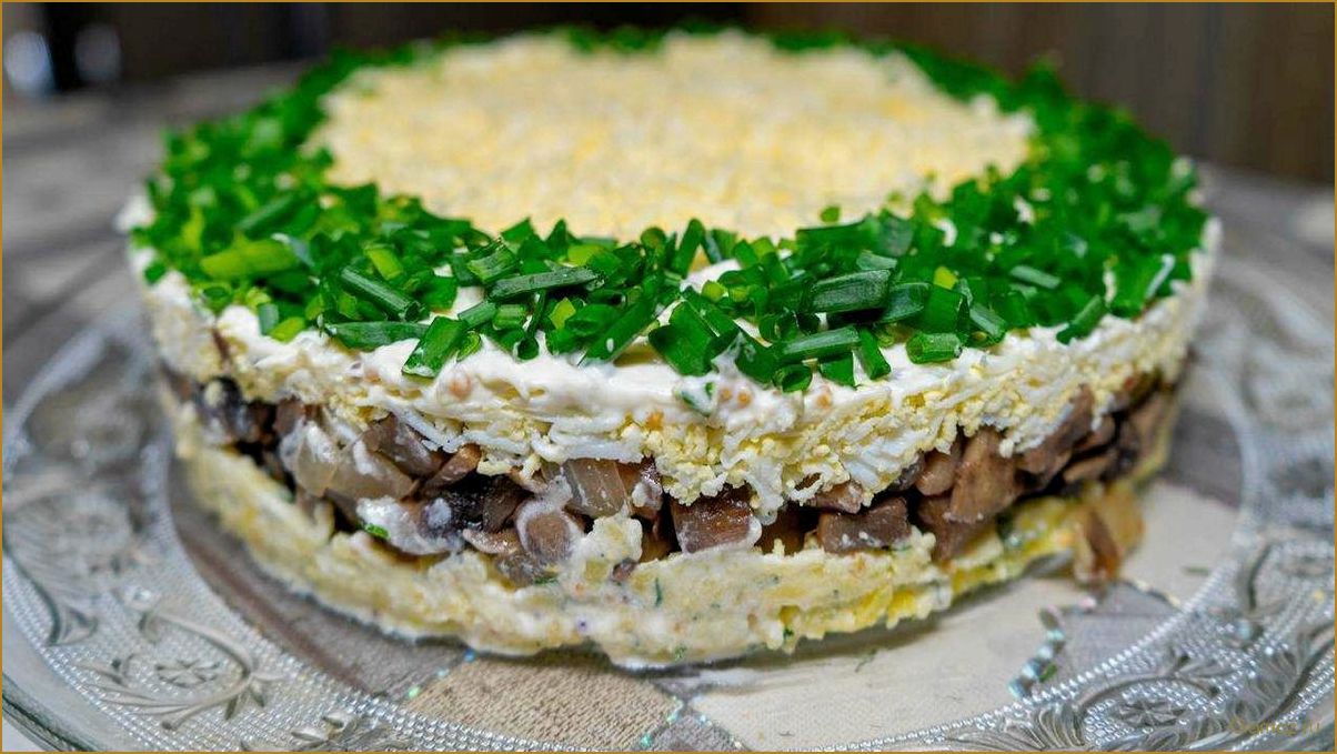 Слоеный салат с курицей — рецепт приготовления, польза для организма и варианты подачи