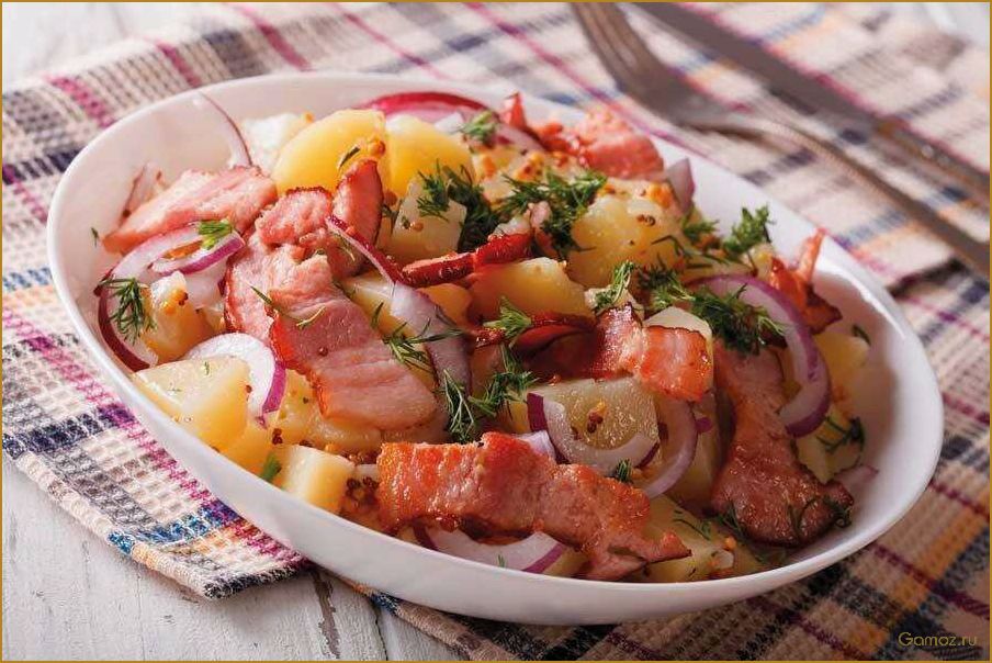 Как приготовить вкусный и сытный теплый салат с картофелем и беконом